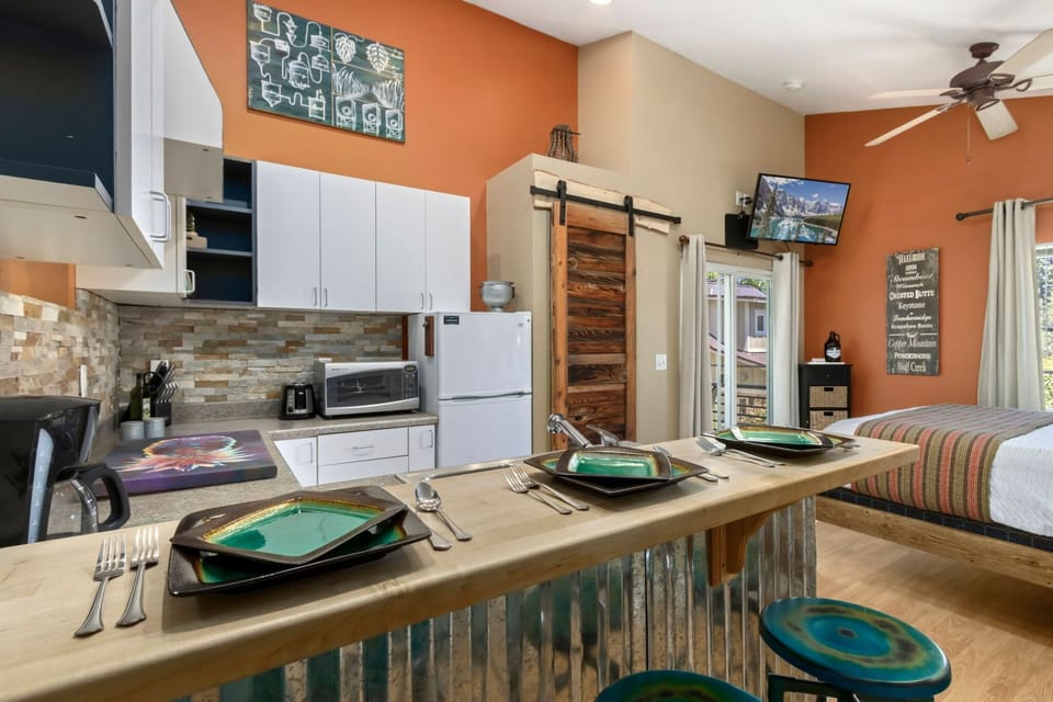 Studio Apartment with a Kitchenette | Breakfast Bar seating for 3!