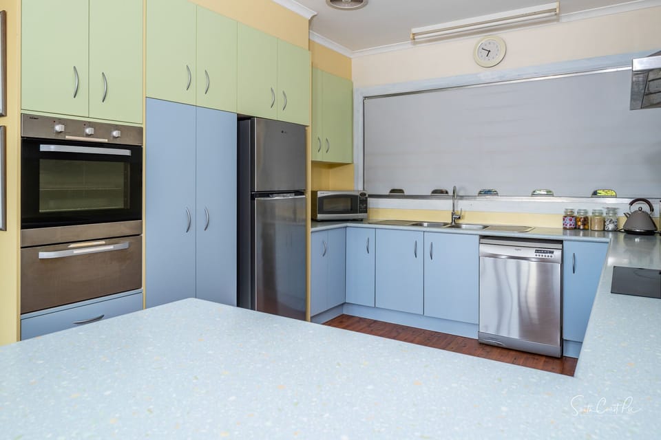 Full kitchen, cooktop, oven and griller, microwave and dishwasher