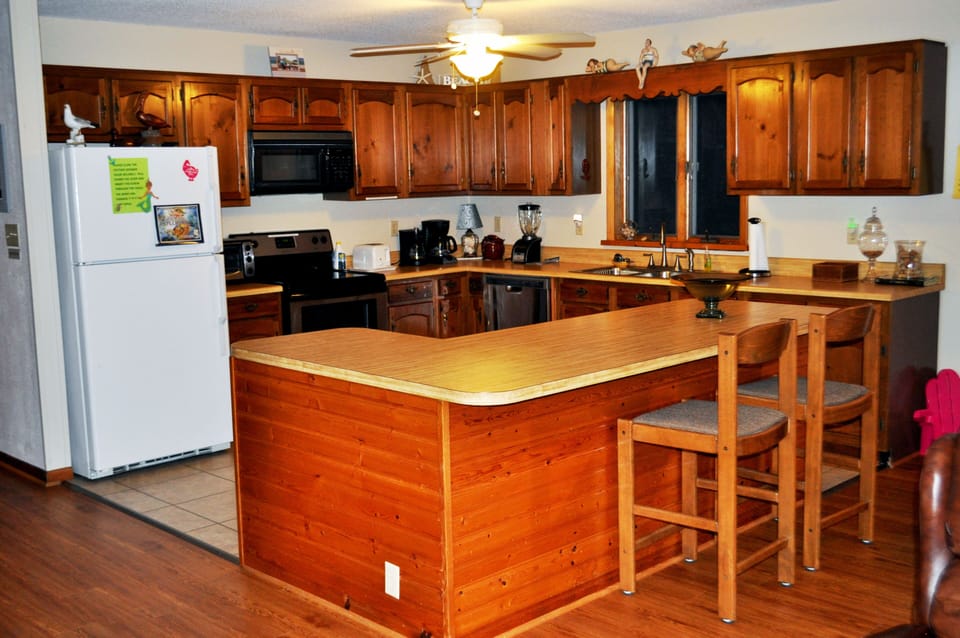 Spacious kitchen with breakfast bar!
