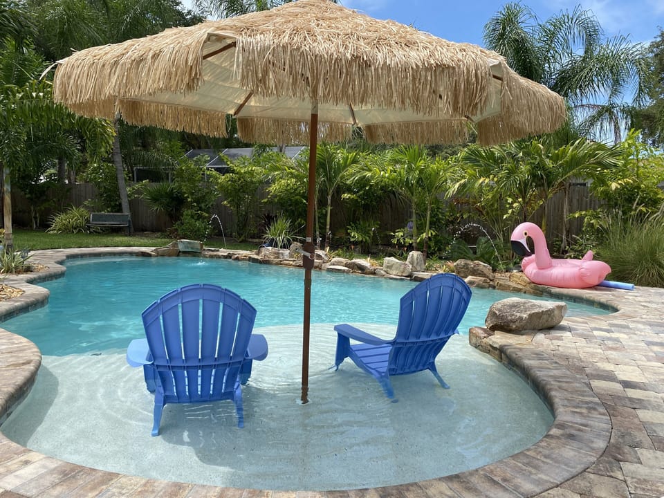 Tropical Salt Water, pool!