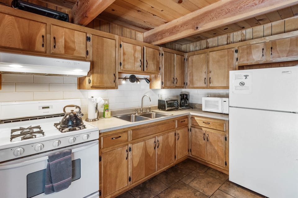 Pots, pans all kitchenware