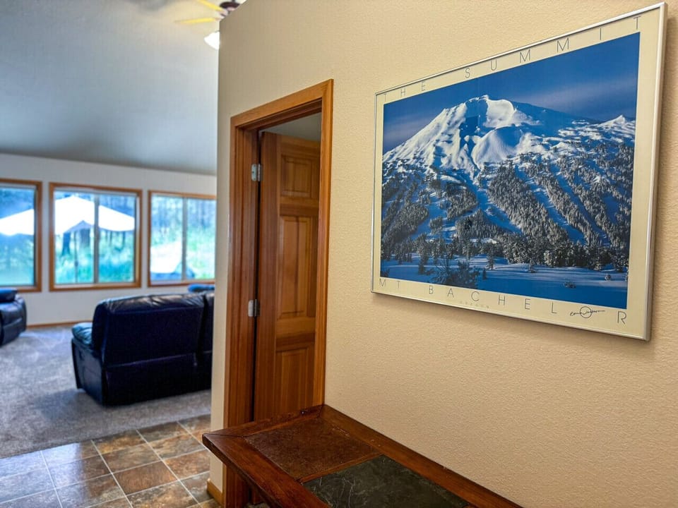 he entry area features a classic Bruce Jackson print of Mt. Bachelor, adding a touch of local artistry to the space.