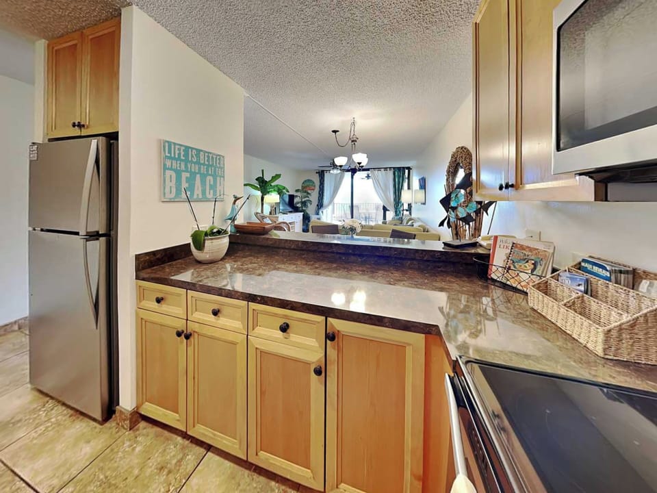 Full Kitchen - Open Concept Living & Dining Area