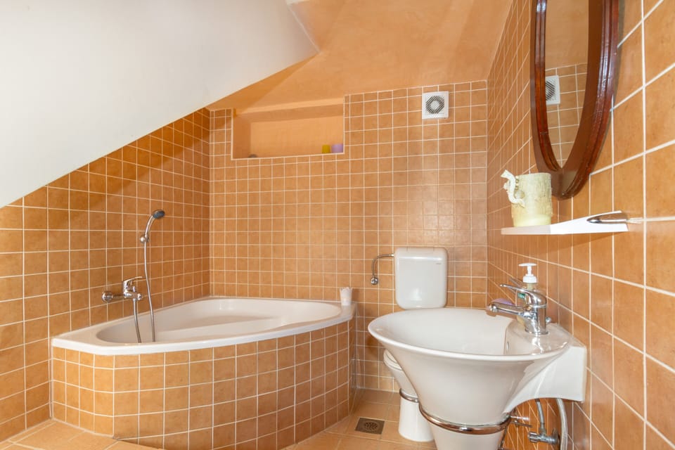 Bathroom on the ground floor