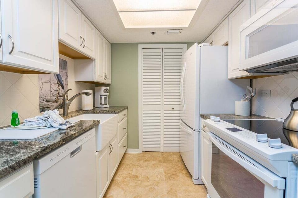 Beach Club 238 - Kitchen