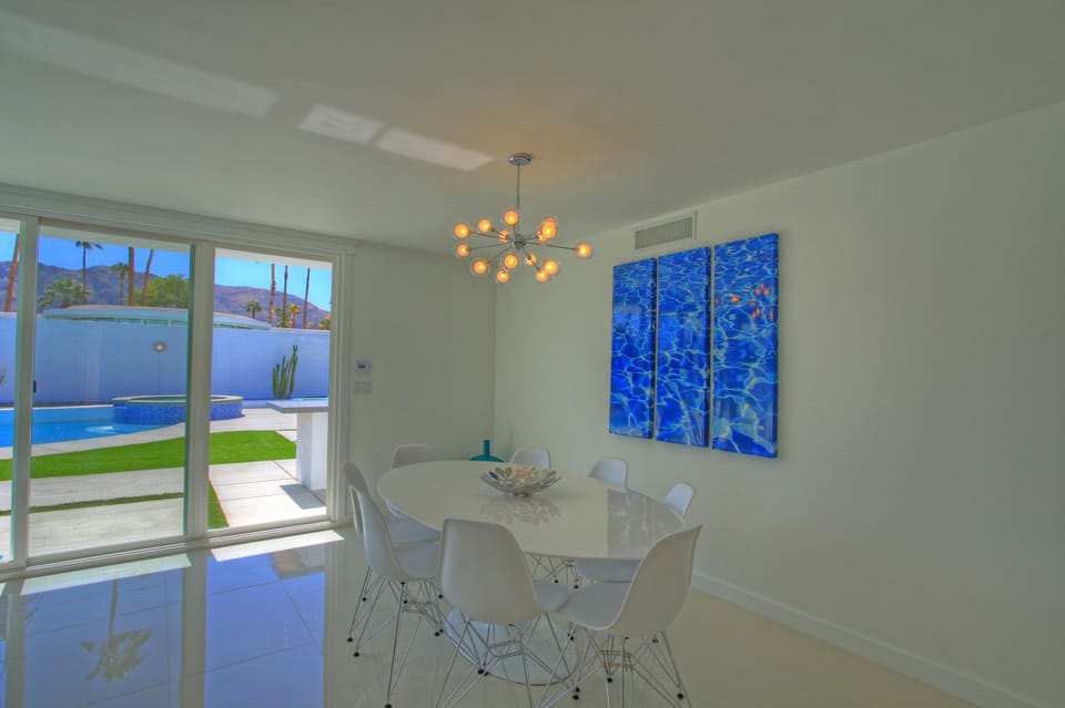 Dining seats 8