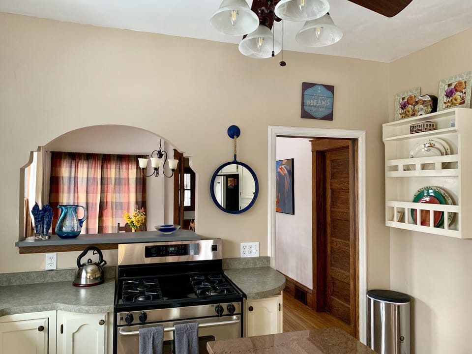 Large bright kitchen 