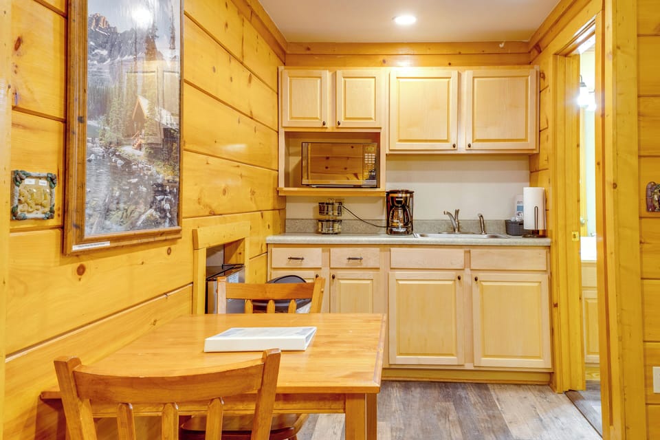 Kitchenette | Electric Frypan | Mini Toaster Oven | Crockpot