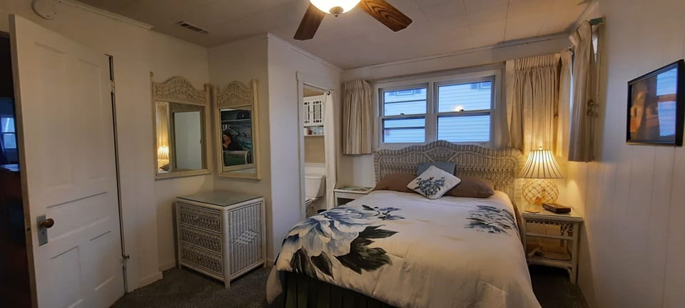 Master Bedroom and half bathroom 