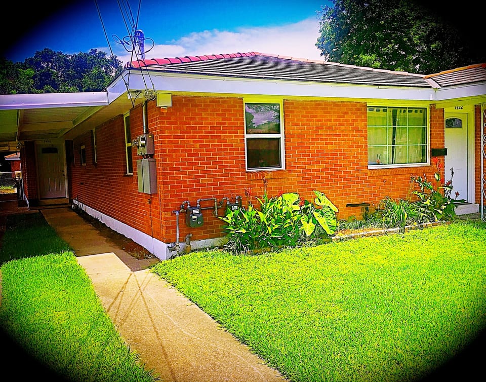 The front view to the homeaway. 