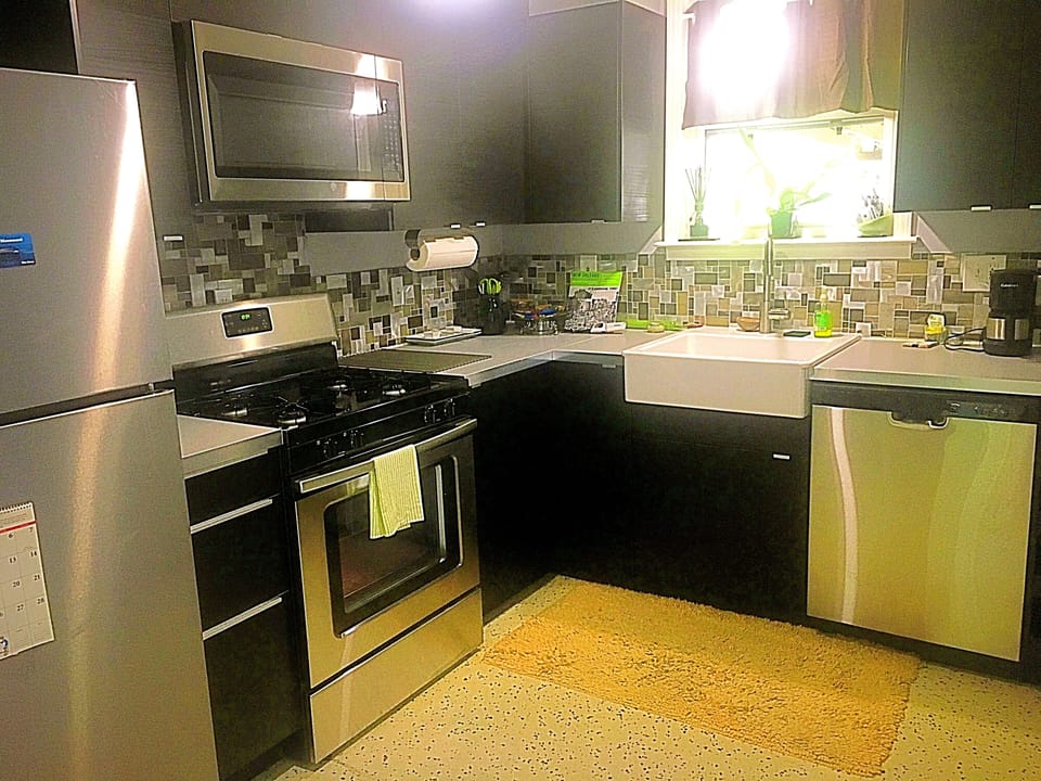 Fully equipped kitchen. 
