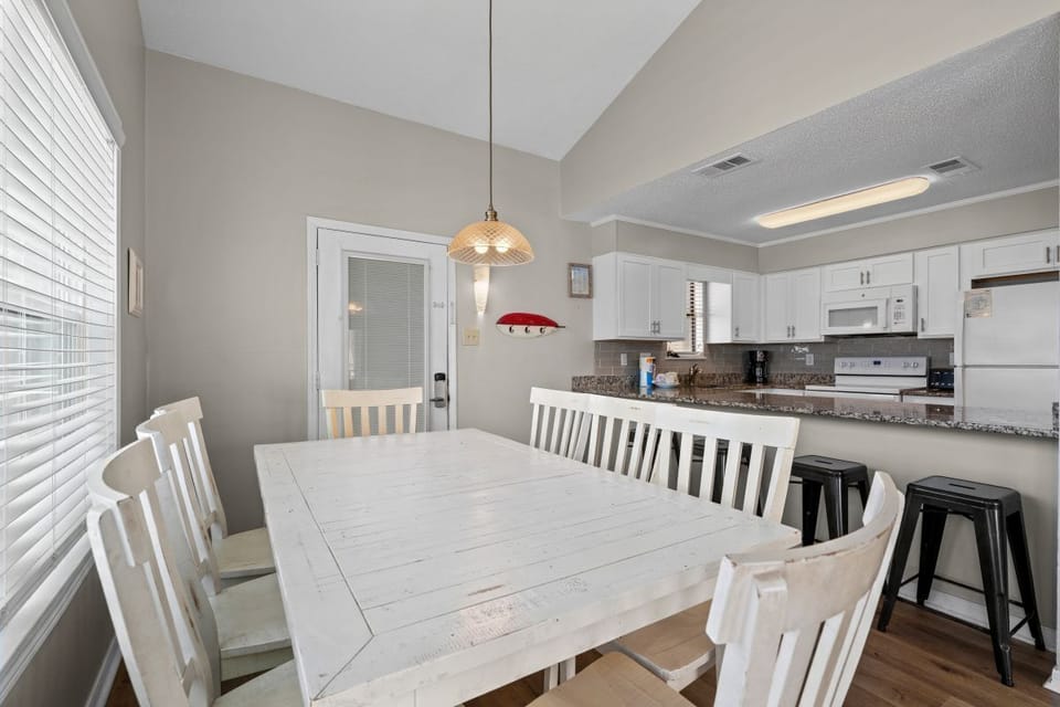 Sundial G3 Dining Table Seats 8