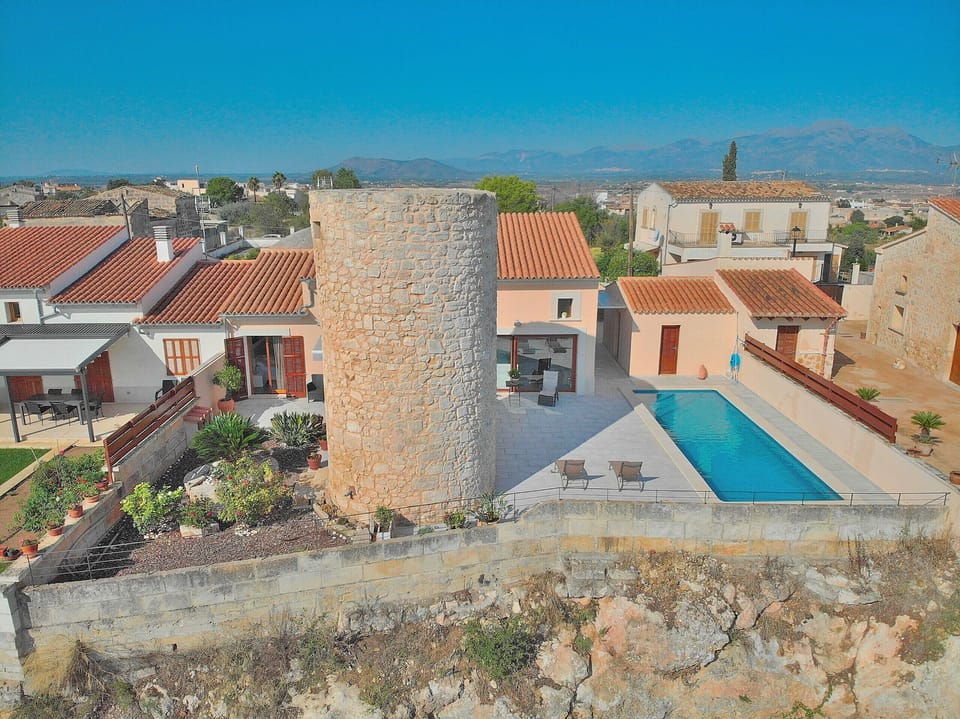 Beautiful villa in Muro with views to the sea