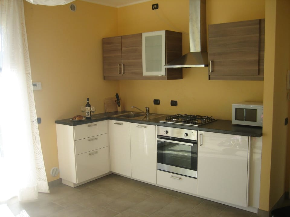 Fully Fitted Kitchen