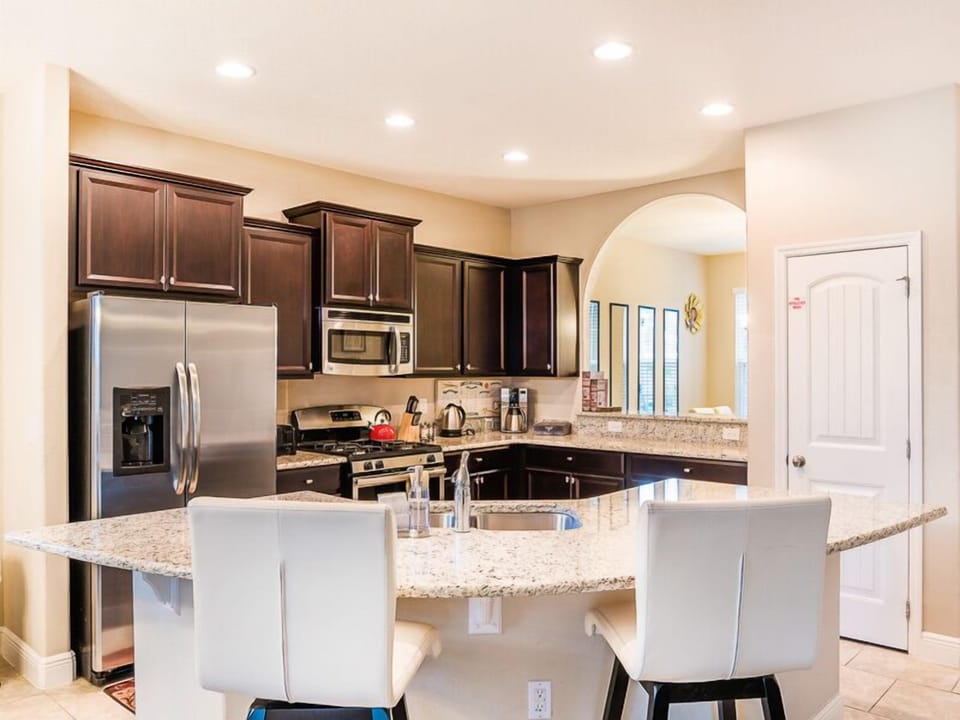 Fully fitted kitchen 