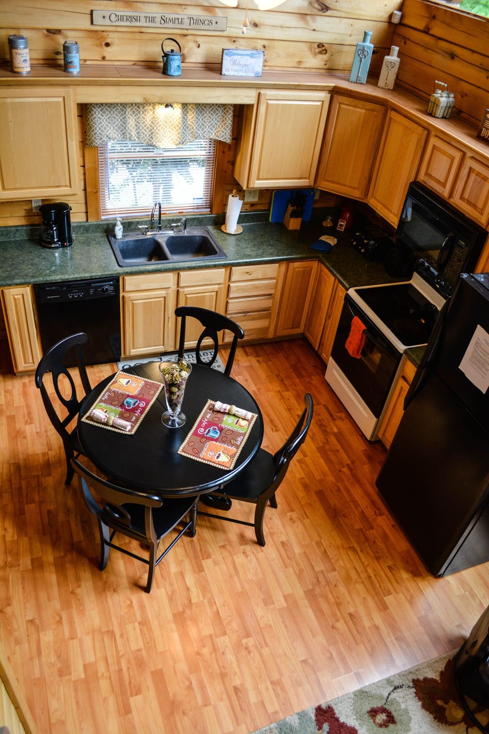 Beautiful Kitchen/Eating Area. Table opens up for 8 people. 