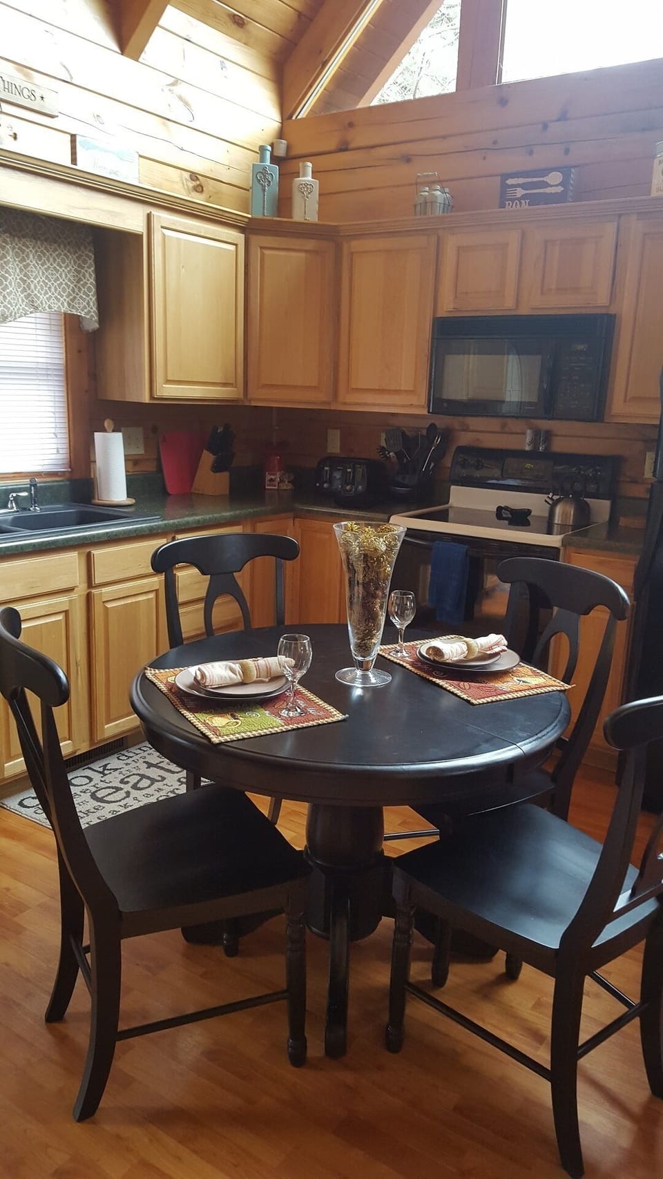 Eating Area in Kitchen. Expands for More Seating