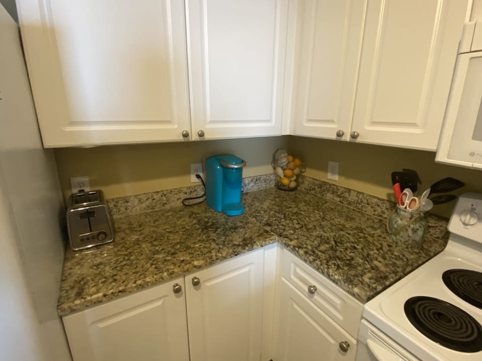 Keurig and regular coffee maker are both available.