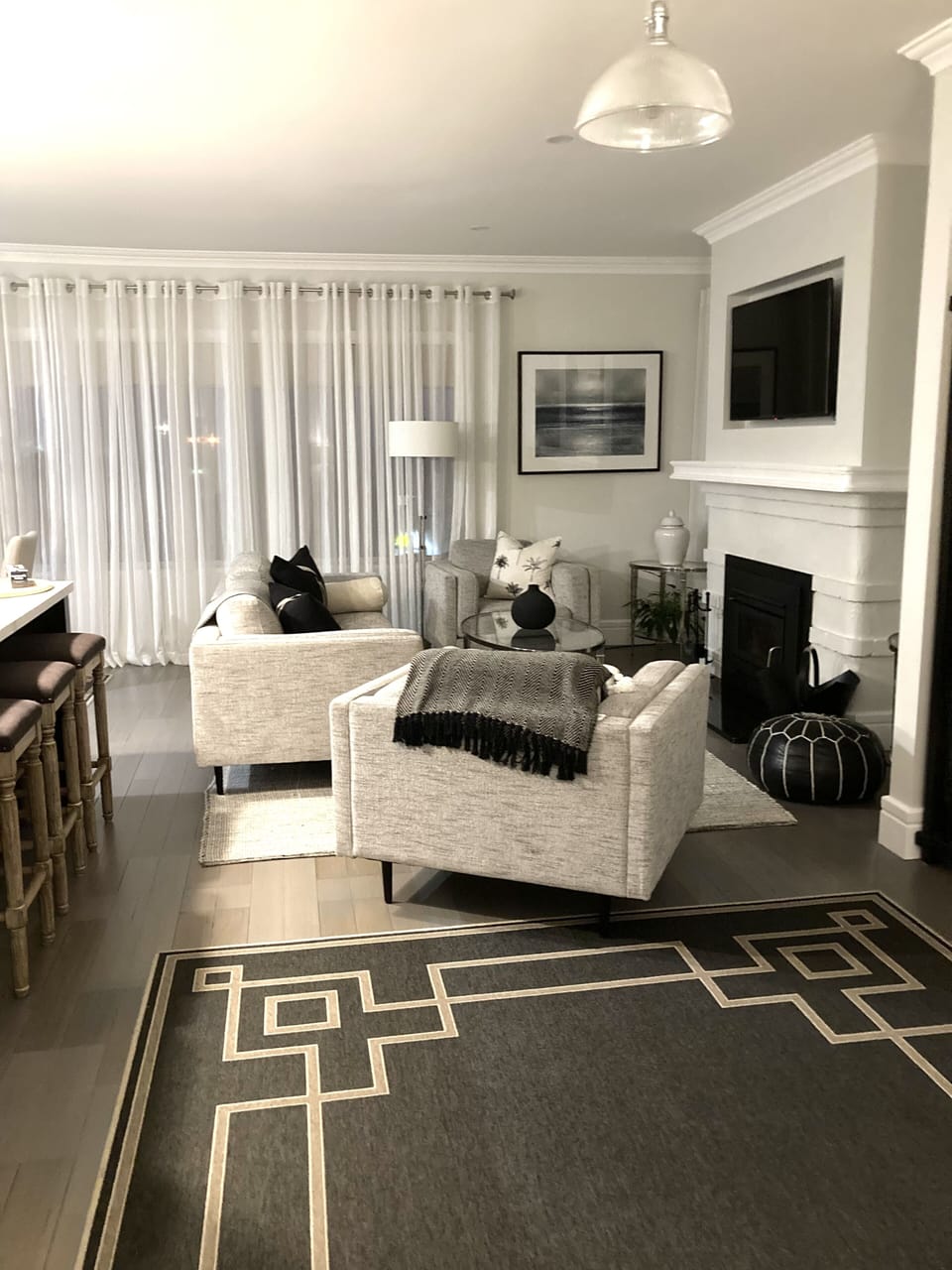 The relaxing lounge area.