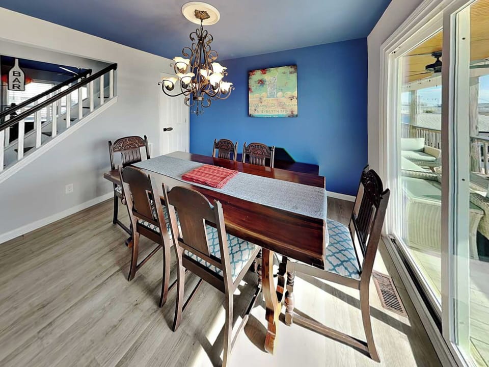 Dining Area - Seating for 6