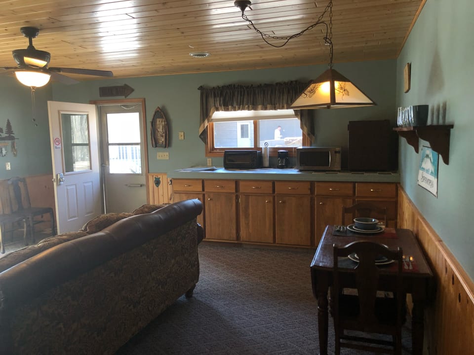 5th bedroom, kitchenette area