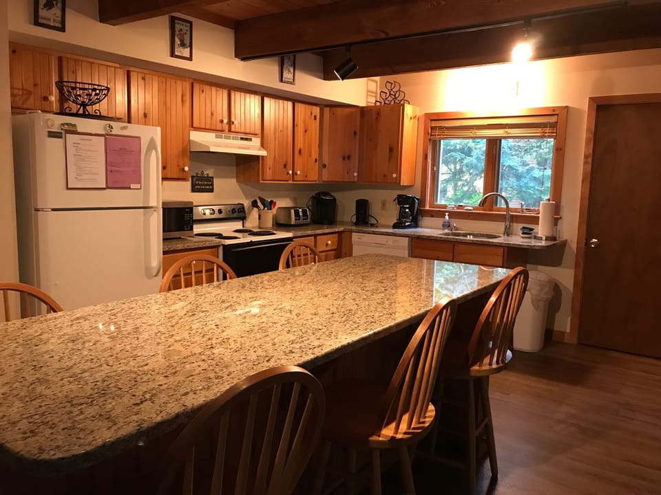 Newly remodeled kitchen, granite counters & hardwood floors