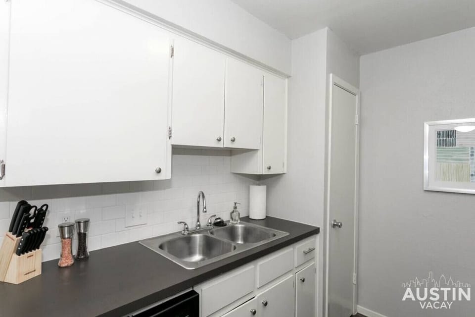 Kitchen with all the essentials plus dishwasher