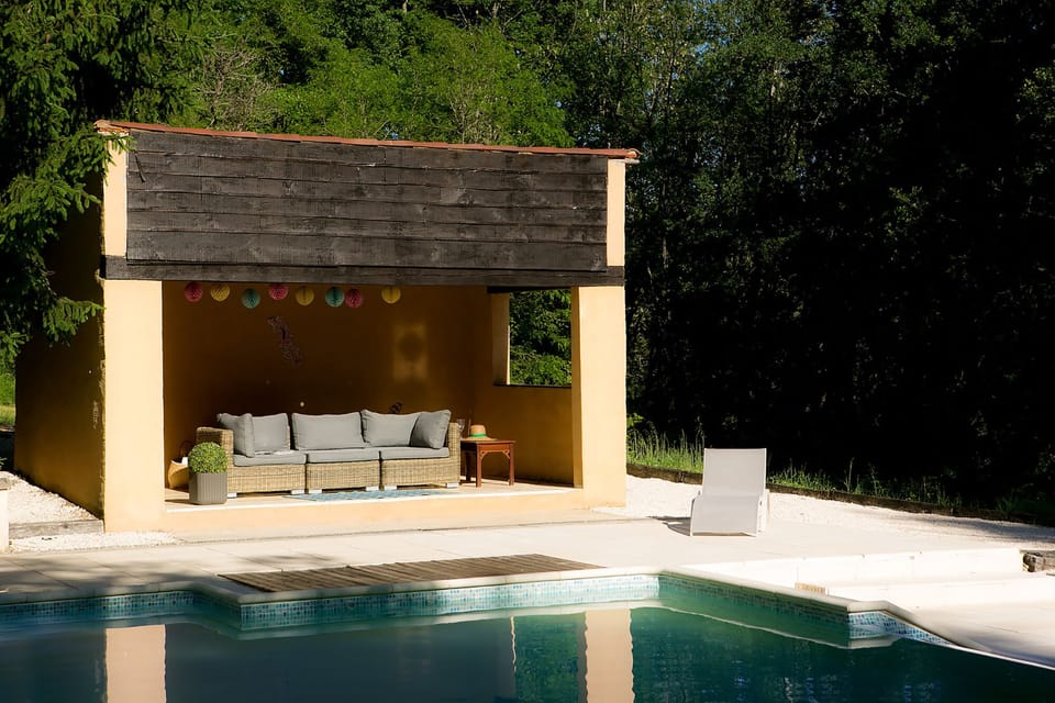 Poolhouse with sofa