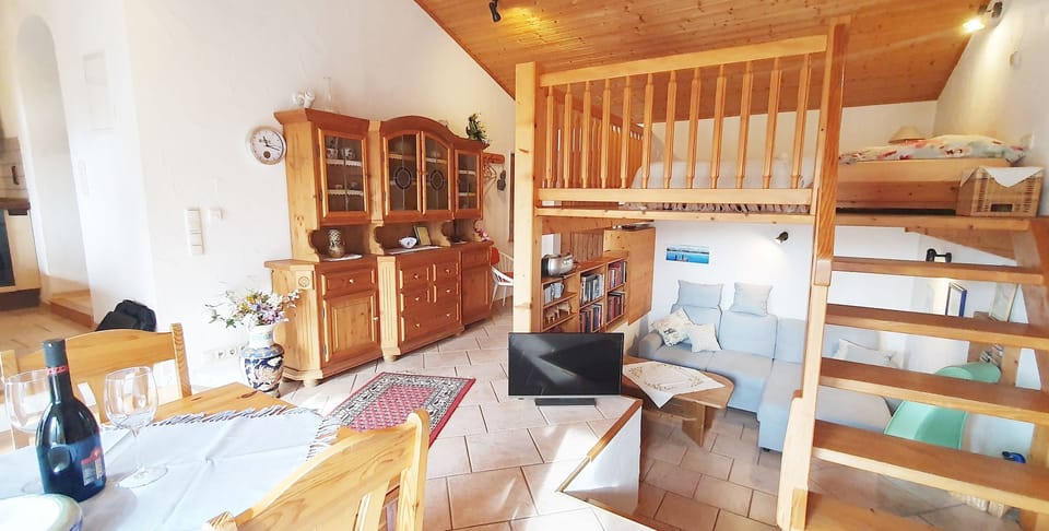 Vacation apartment 54 sqm, 1-3 pers., spacious terrace, swimming pool, sunbathing lawn Apartment in Grassau