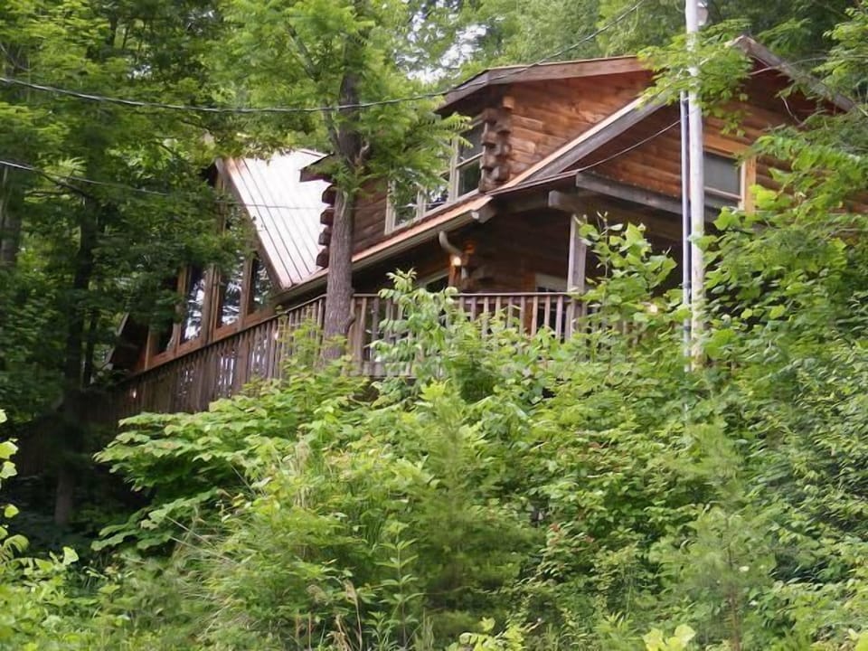 Cedar Palace view from front 