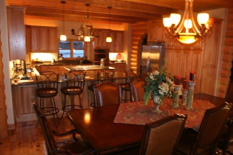 Dining room.