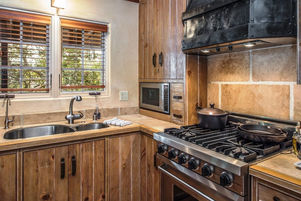 Fully Equipped Gourmet Kitchen