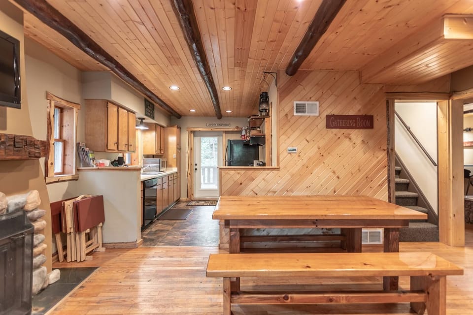 Eagles Nest Retreat! Private Decks In Town (112)