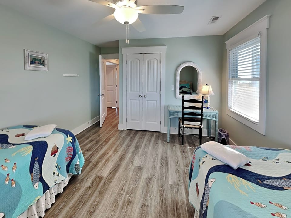 Fourth Bedroom- Twin Beds