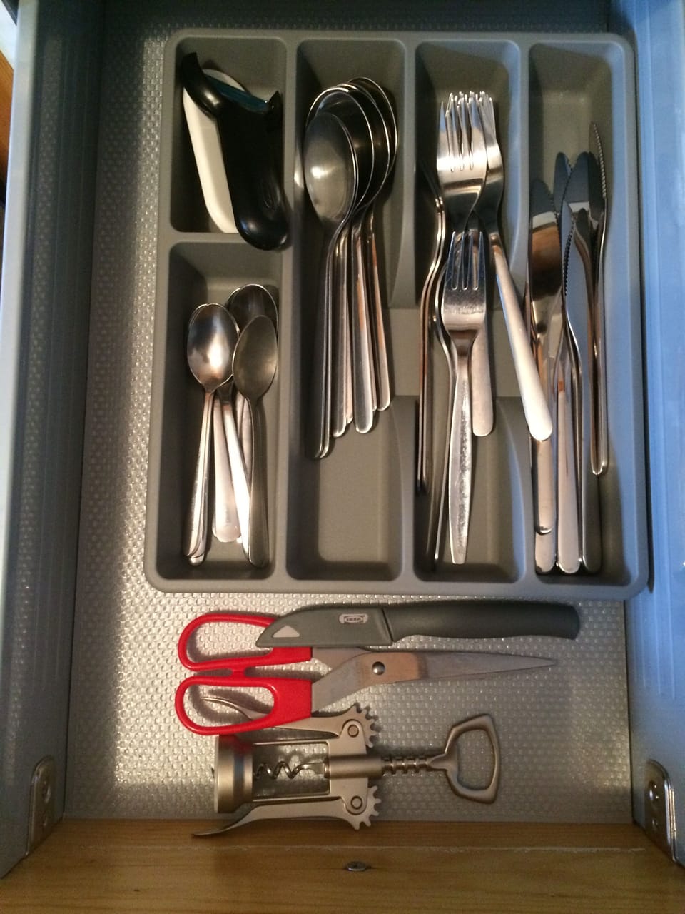 Just some insight in the kitchen drawers, there is more of course...