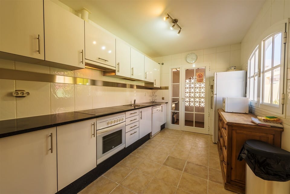 Brand new kitchen fitted September 2017