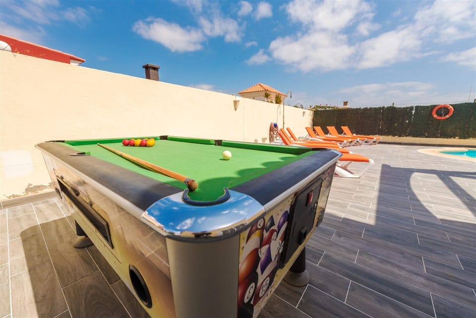 Slate bed pool table