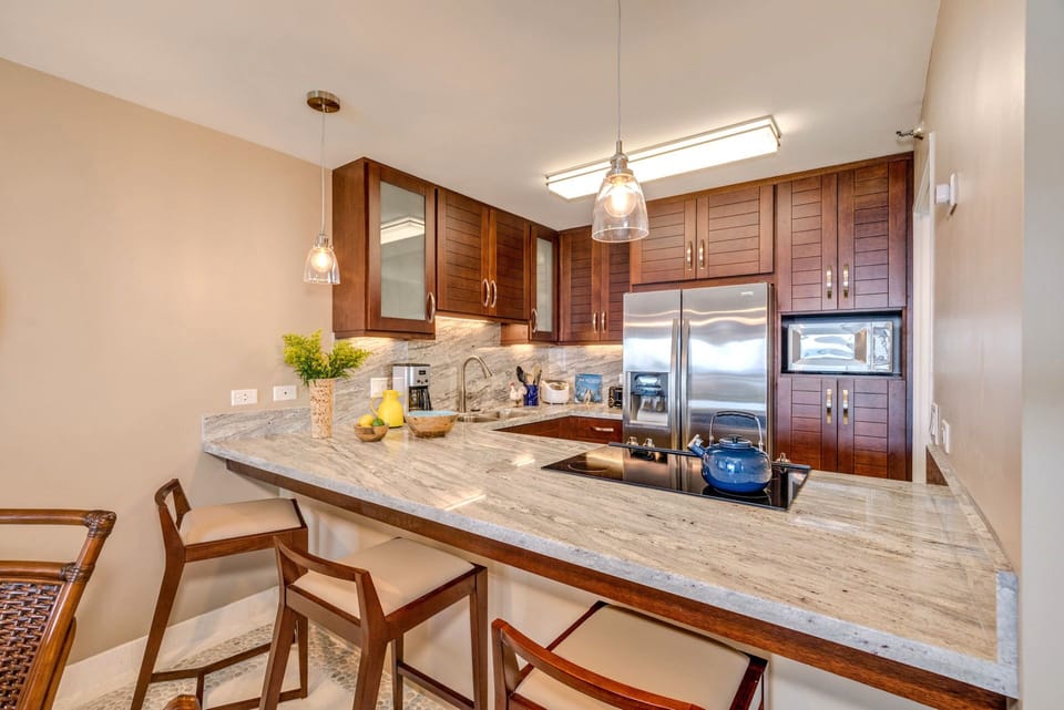 Granite counters, stainless appliances, breakfast counter!