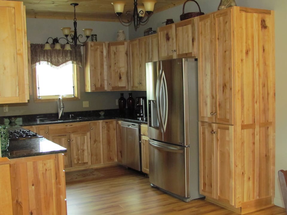 Fully equipped kitchen featuring rustic maple cabinets and granite counter tops.