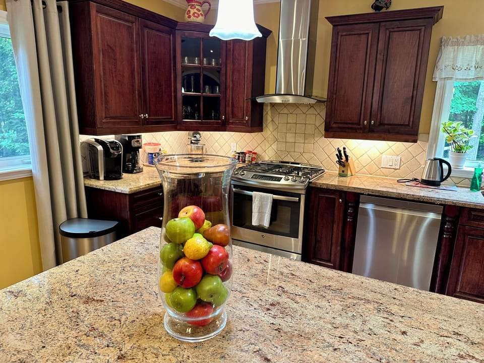Fully equipped kitchen with gas stove, dishwasher, two coffee makers and a mixer