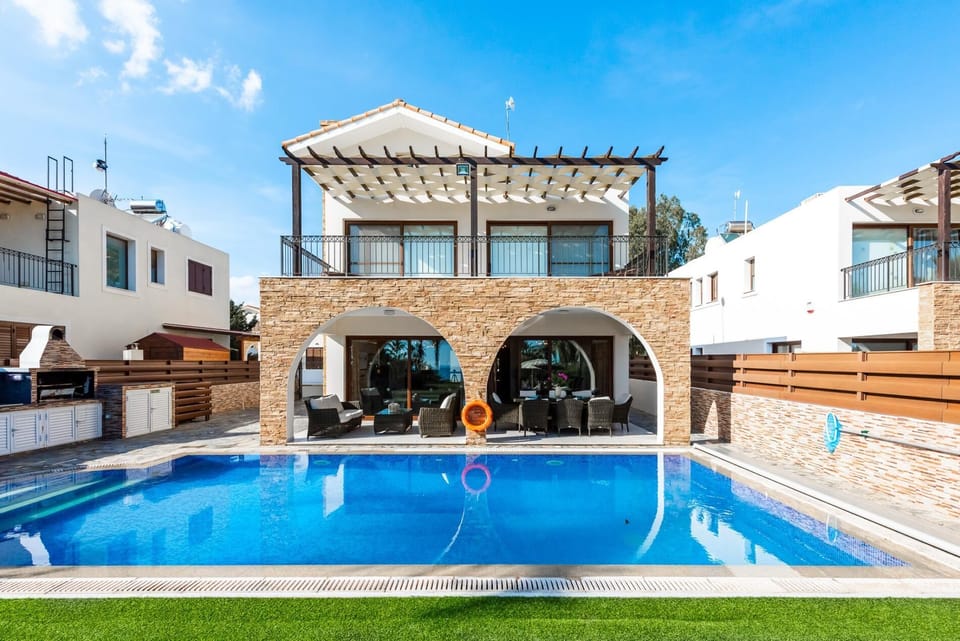 Villa Oceanus H2 by Ezoria Villas (7994)