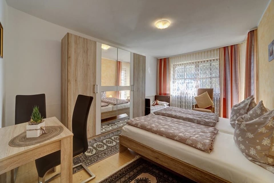 Idyllisch gelegene, helle und moderne 75 qm Erdgeschoss Wohnung Apartment in Bavaria