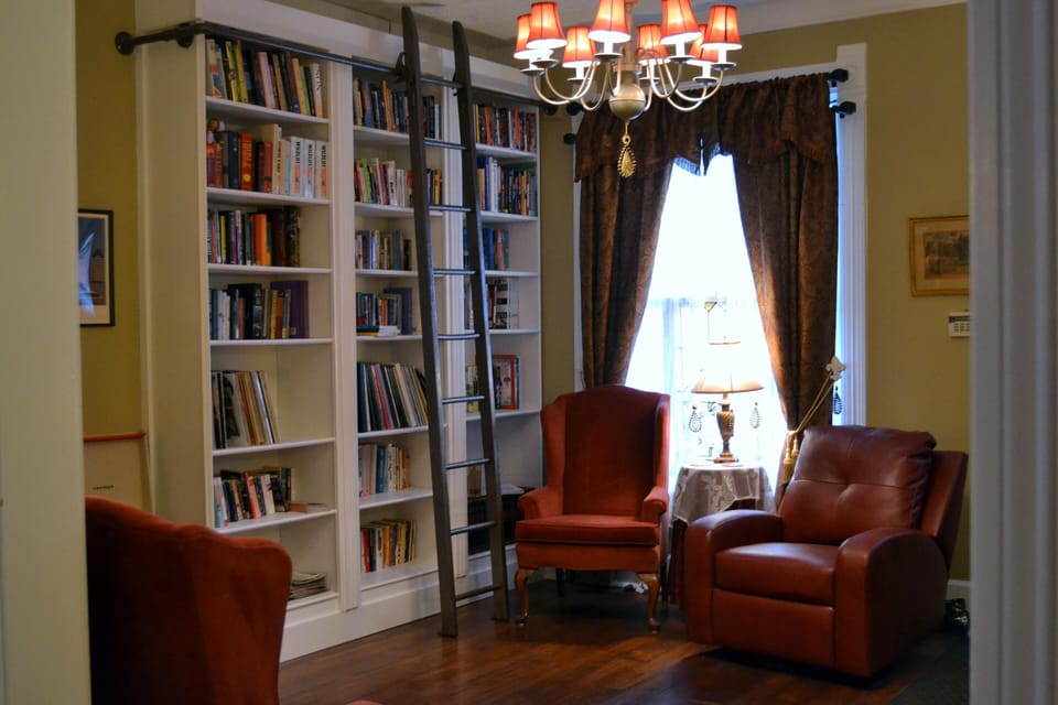 Cozy library for reading and quiet time 
