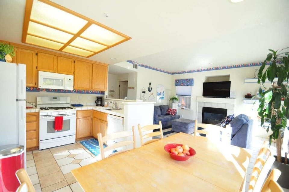 Kitchen table dining area 