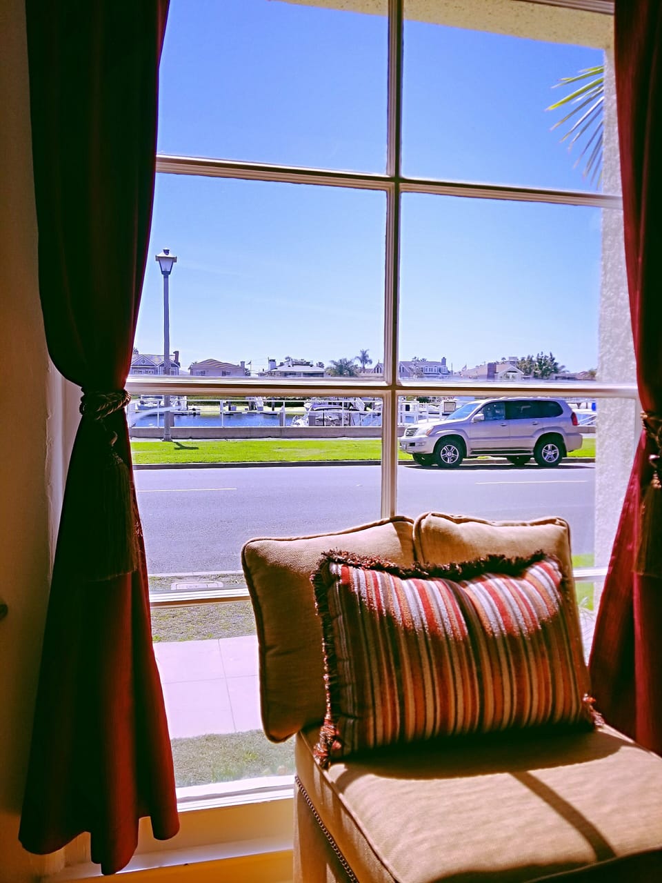 Beautiful bright bay window in the living room