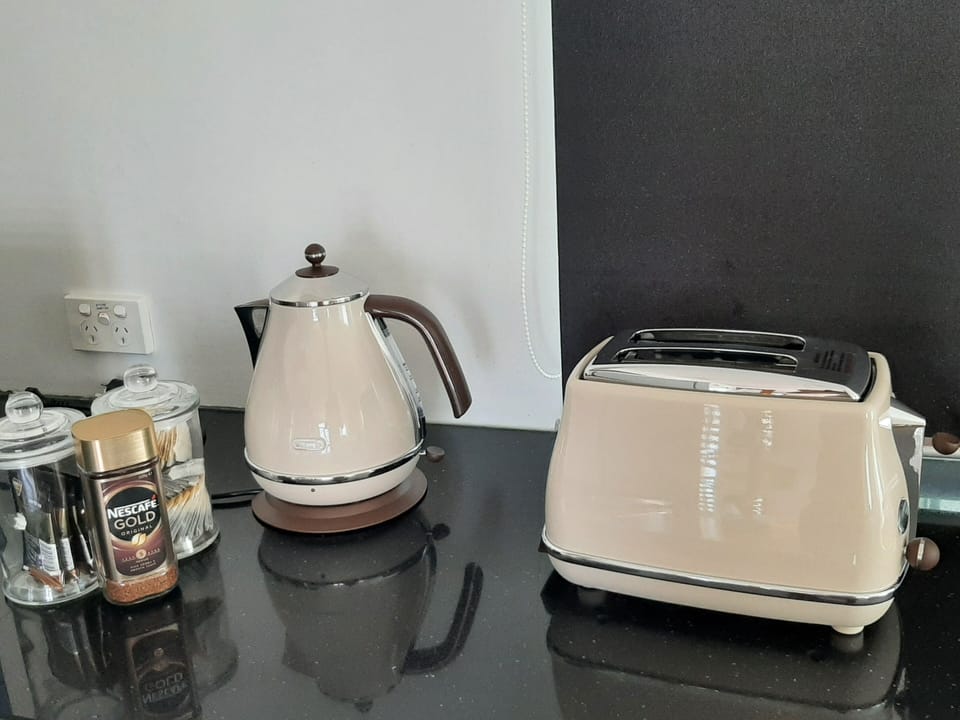 Kitchen -Toaster, Coffee and Tea maker