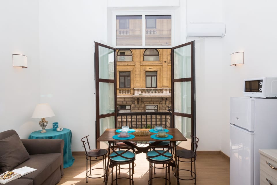 Fully equipped kitchen with table for up to 6 people
