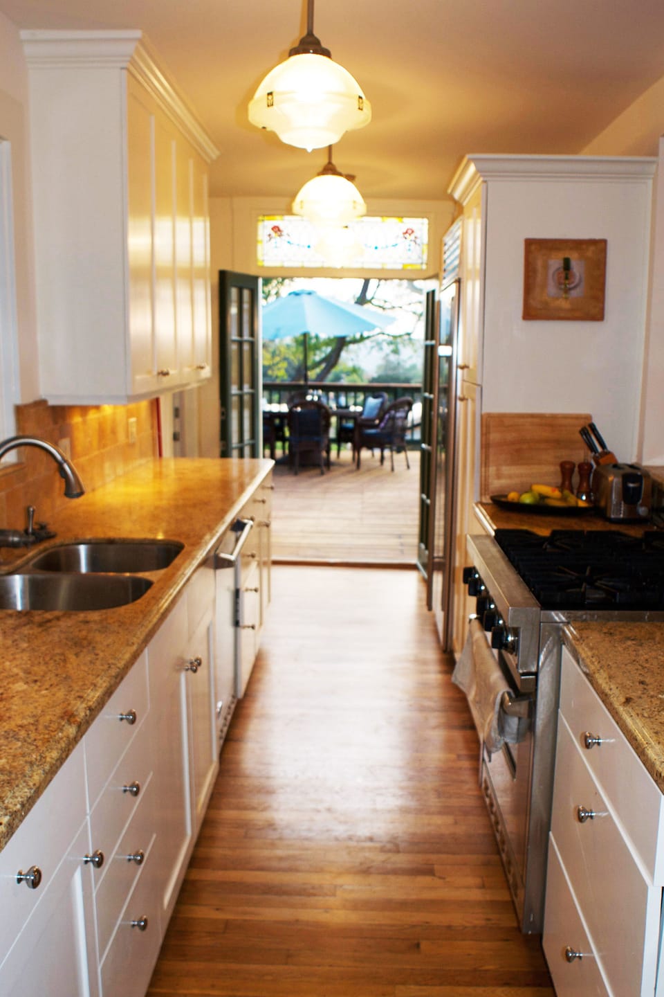 Kitchen~Viking stove, Bosch dishwasher Subzero refrigerator, granite countertops
