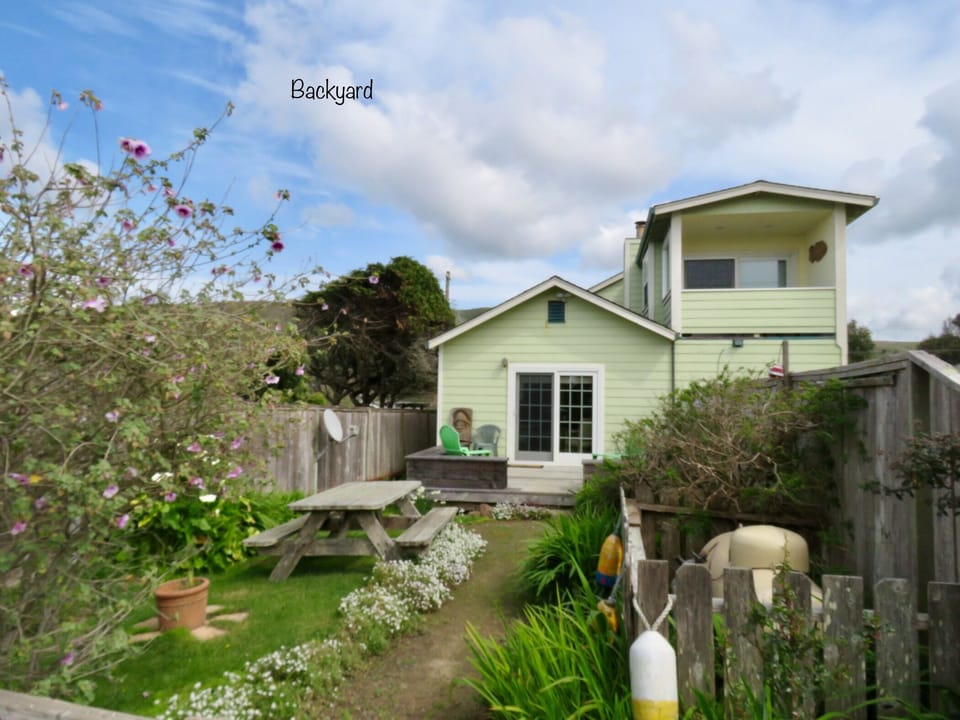 Backyard view and upstairs balcony