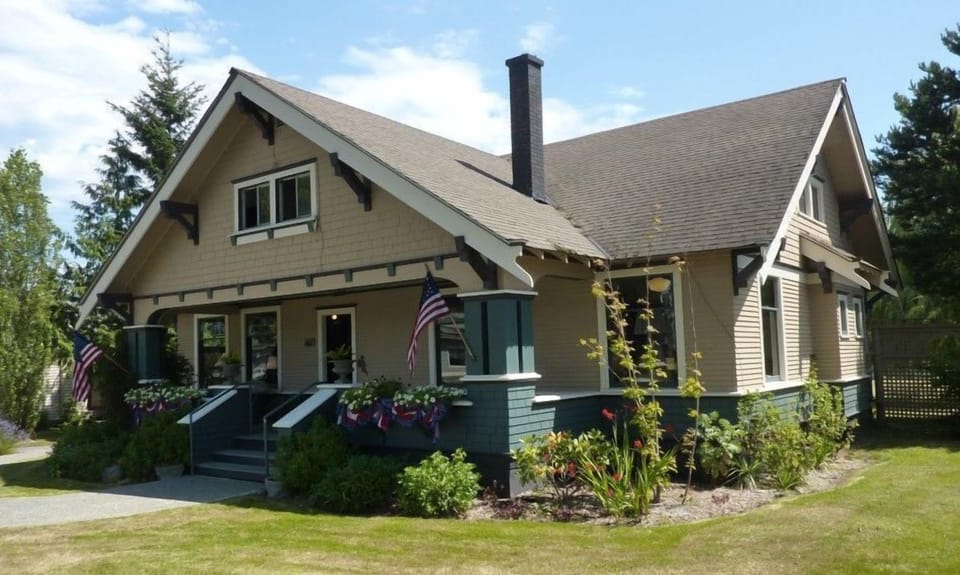 Historic Acanthus House. 


This is a Non-Smoking unit.